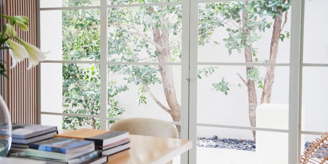 La fenêtre bois et aluminium est élégante et pratique